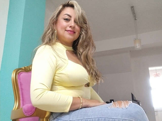AMANDALEEON amateur webcam photo
