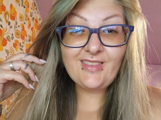 BUSTYY amateur webcam photo