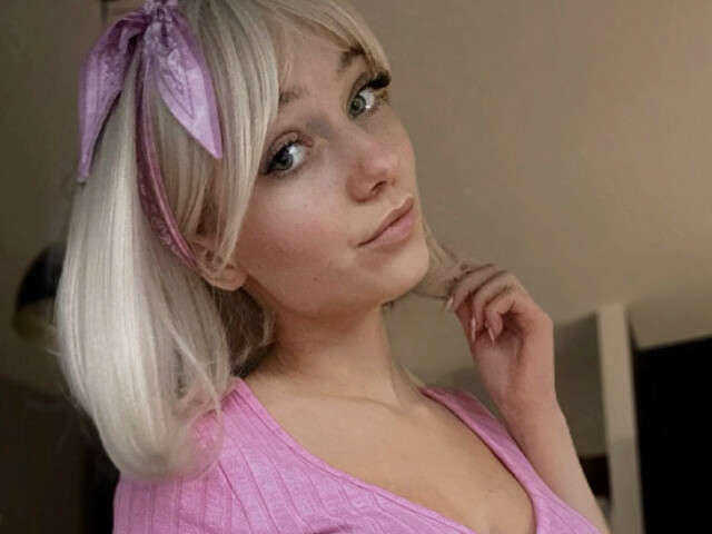 LUCIASHOW amateur webcam photo