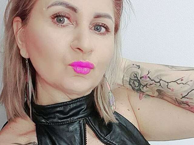 PUSSYEVELY amateur webcam photo