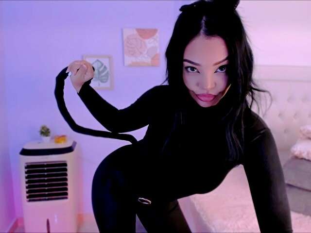 SARALIPS amateur webcam photo