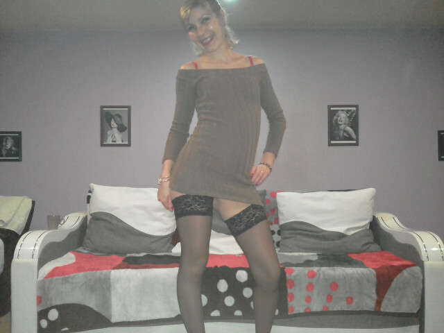 CHRISTINE35 amateur webcam photo