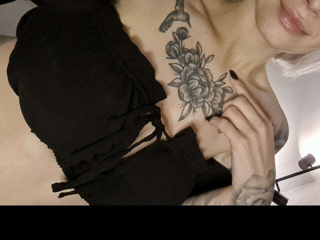GOLDENMIKI amateur webcam photo