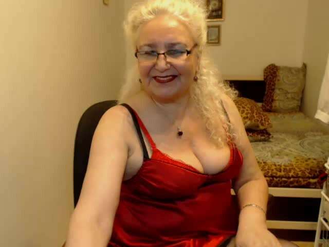 GRANNYNEEDS amateur webcam photo
